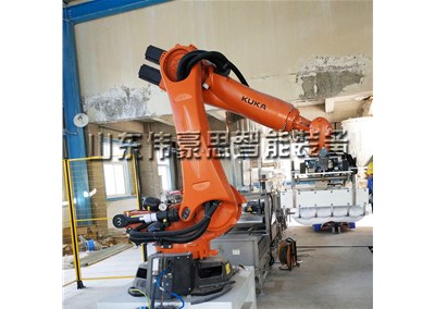 天津碼垛機器人現場 砂漿自動碼垛機械手